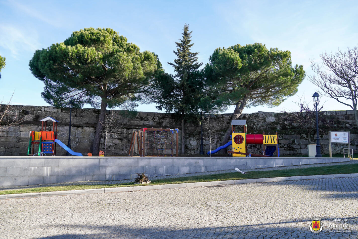 Parque Infantil e Giratório – Centro Histórico de Almeida